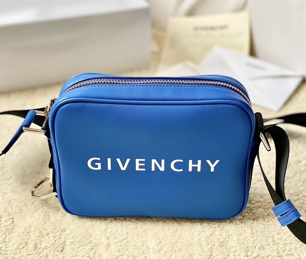 Gienvchy_Waist_Bag-16x11